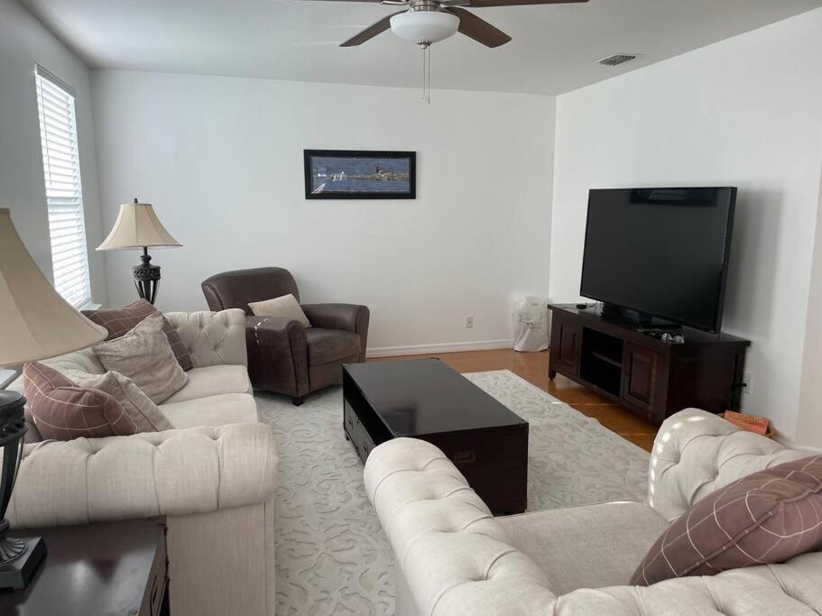 Updated,spacious, Maritime 3br Downtown *